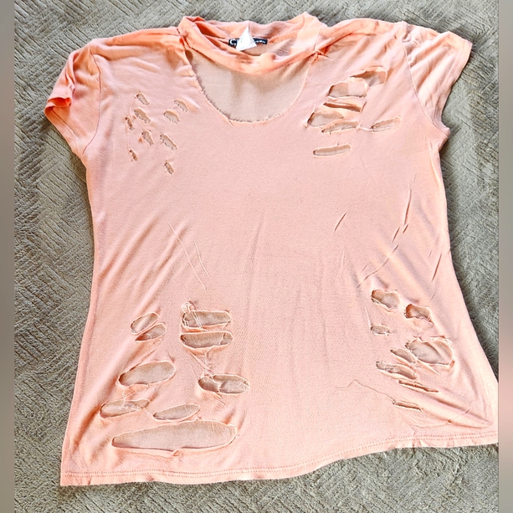 CLEO APPAREL Distress Shirt
